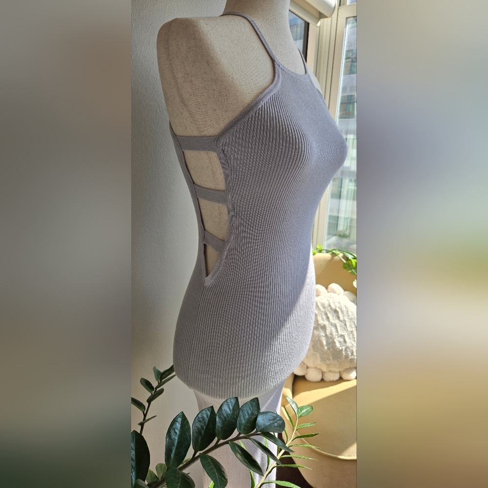 Revamped: Effortlessly Chic Gray Ribbed Midi Dress - Picture 5 of 7